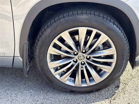 Used 2020 Toyota Highlander Platinum image 9
