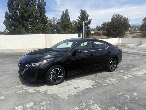 Used 2025 Nissan Sentra SV FWD image 7