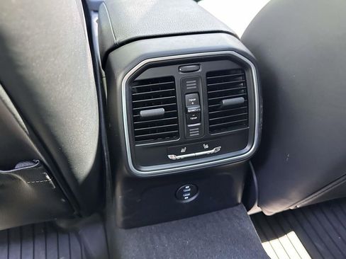 Certified 2026 Porsche Macan AWD/4WD image 14