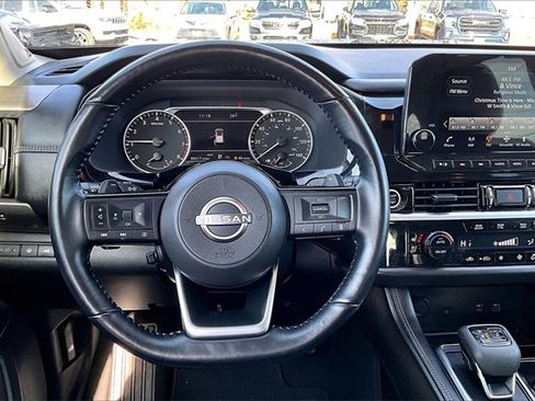 Used 2023 Nissan Pathfinder Platinum image 12