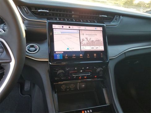 Used 2025 Jeep Grand Cherokee Limited w/ Luxury Tech Group II image 24