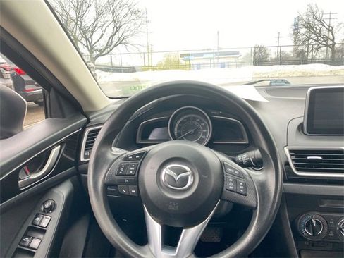Used 2016 MAZDA MAZDA3 i Sport w/ Preferred Equipment Package image 19