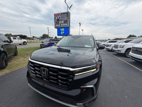 Used 2023 Honda Pilot Touring image 6
