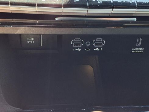 Used 2022 Jeep Wagoneer Series III w/ Premium Group I AWD/4WD image 24