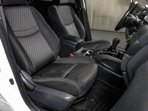 Used 2018 Nissan Rogue SV image 29