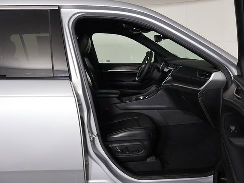 Used 2024 Jeep Grand Cherokee L Limited w/ Luxury Tech Group II image 35