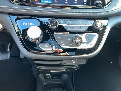 New 2026 Chrysler Pacifica Select FWD image 20