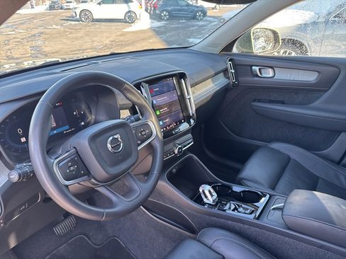 Certified 2025 Volvo XC40 B5 Plus image 18