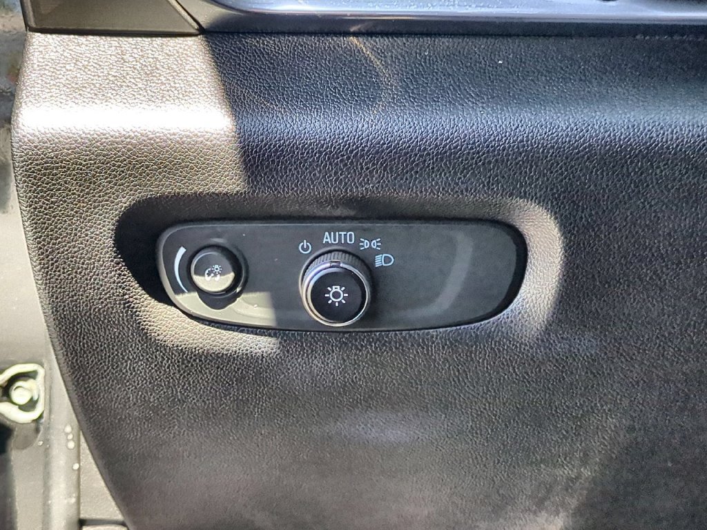 Used 2023 Chevrolet Traverse LT FWD image 23