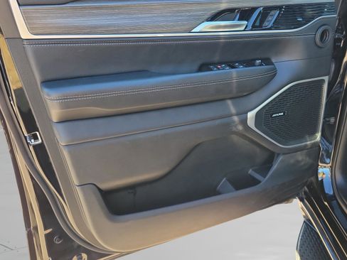 Used 2024 Jeep Wagoneer L Series II w/ Flexible Seating Group image 22