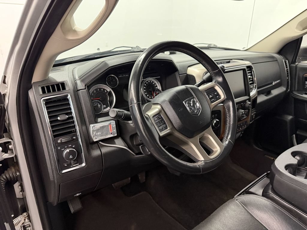 Used 2014 RAM 3500 Laramie w/ Convenience Group AWD/4WD image 4