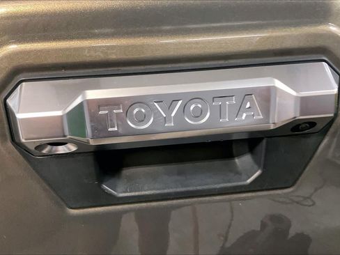 Used 2024 Toyota Tacoma Limited w/ Limited Package (LT) AWD/4WD image 31