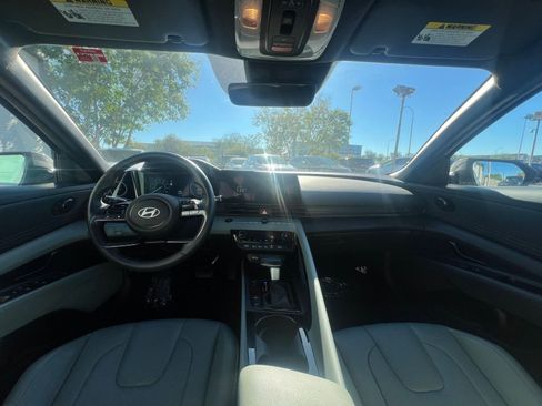 Used 2025 Hyundai Elantra Limited image 33