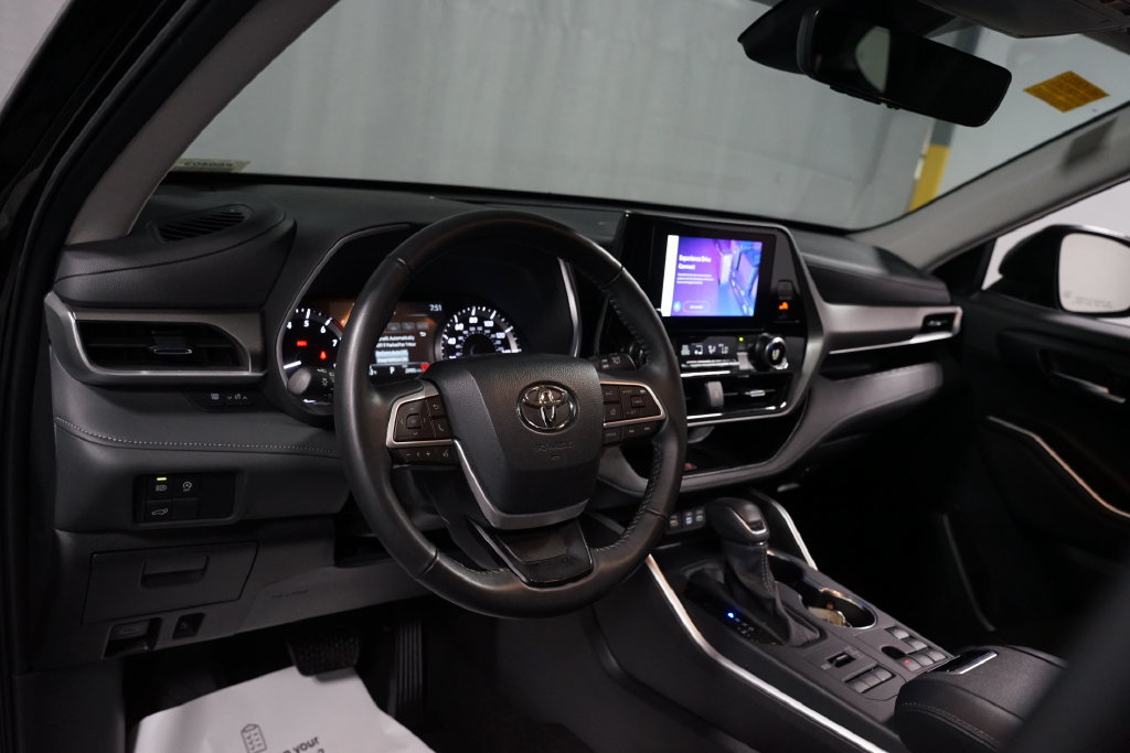 Used 2026 Toyota Highlander XLE AWD/4WD image 11
