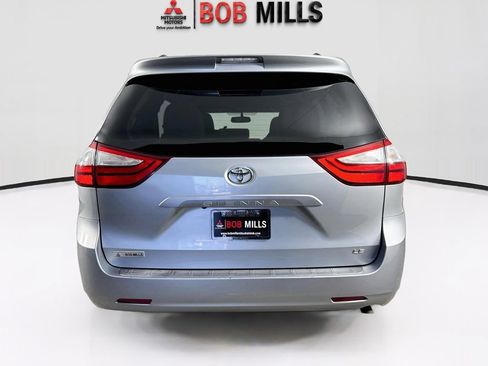 Used 2015 Toyota Sienna LE FWD image 6