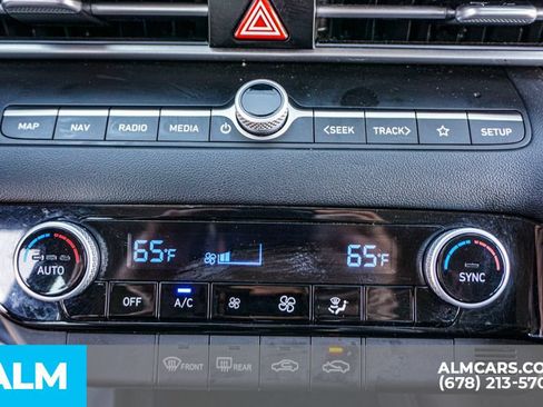 Used 2024 Hyundai Elantra SEL FWD image 40