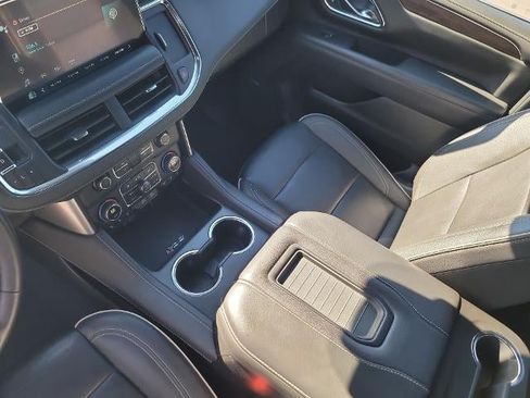 Used 2024 Chevrolet Suburban Premier RWD image 19