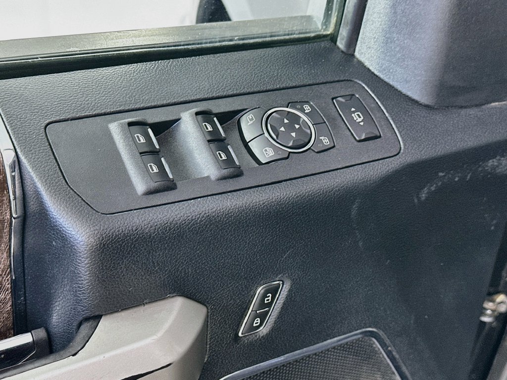 Used 2018 Ford F350 Lariat w/ Chrome Package AWD/4WD image 24