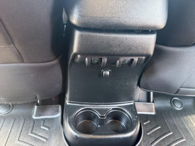 Used 2018 Jeep Wrangler Unlimited Sahara w/ Connectivity Group AWD/4WD image 18