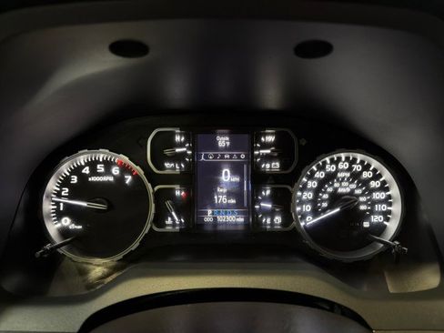 Used 2019 Toyota Tundra SR5 w/ SR5 Upgrade Package image 20