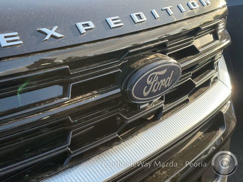 Used 2025 Ford Expedition Platinum AWD/4WD image 7