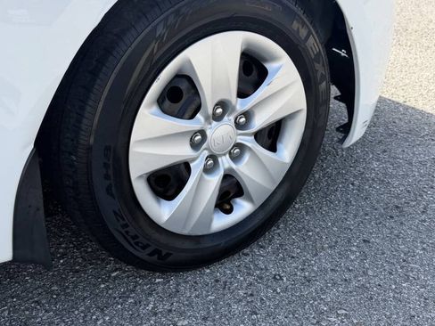Used 2016 Kia Forte LX FWD image 4