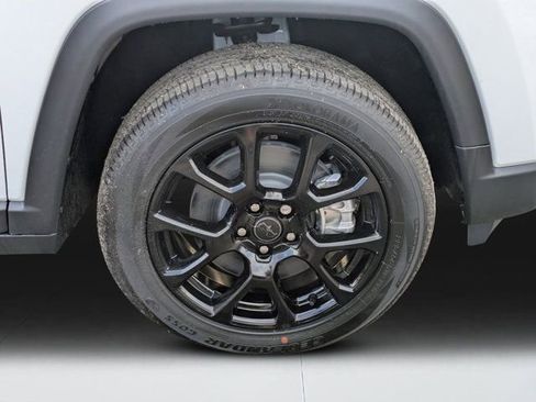 New 2026 Jeep Compass Latitude image 9