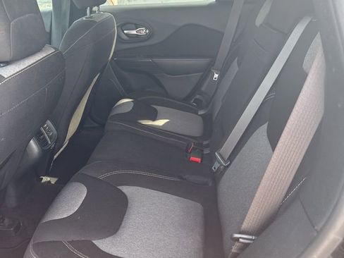 Used 2016 Jeep Cherokee Sport AWD/4WD image 11