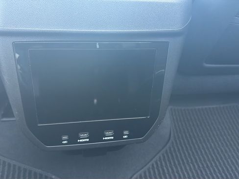 Used 2025 GMC Yukon Denali Ultimate AWD/4WD image 22