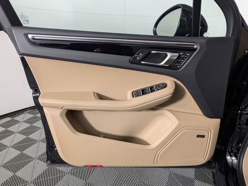 New 2026 Porsche Macan image 25