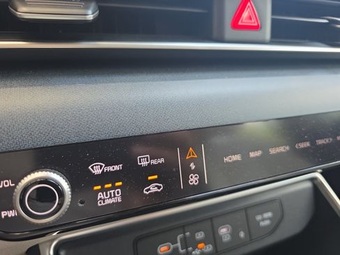 Certified 2025 Kia Carnival SX FWD image 15