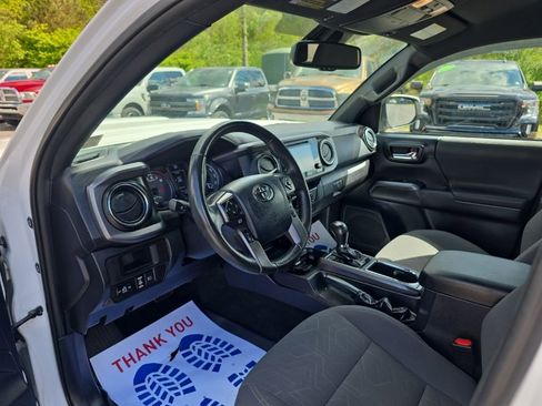 Used 2019 Toyota Tacoma TRD Sport AWD/4WD image 15
