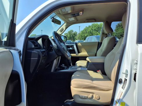 Used 2018 Toyota 4Runner SR5 AWD/4WD image 21