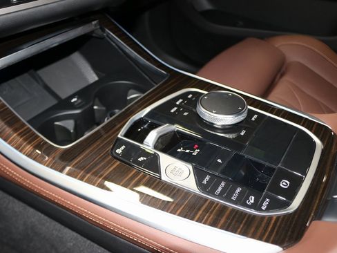 Certified 2024 BMW X5 xDrive40i w/ M Sport Package image 25