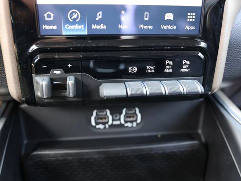 Used 2022 RAM 2500 Laramie AWD/4WD image 32