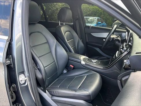 Used 2019 Mercedes-Benz GLC 350e 4MATIC w/ Premium Package image 9