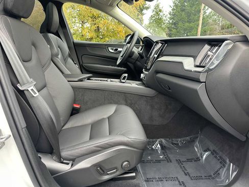 Used 2025 Volvo XC60 B5 Plus w/ Protection Package Premier image 10