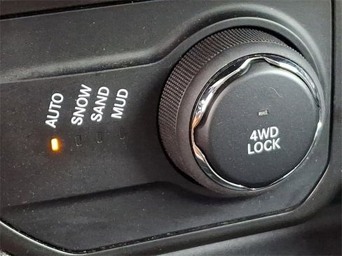 Used 2023 Jeep Renegade Latitude image 26