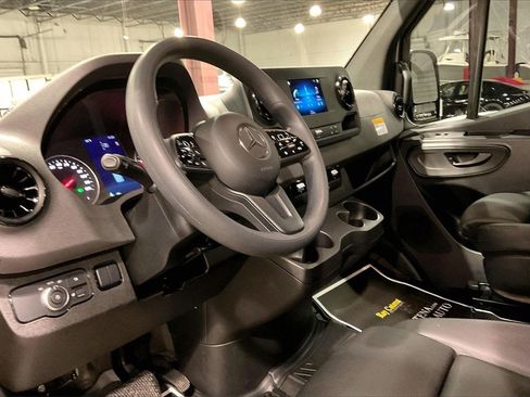 Used 2023 Mercedes-Benz Sprinter 2500 image 12