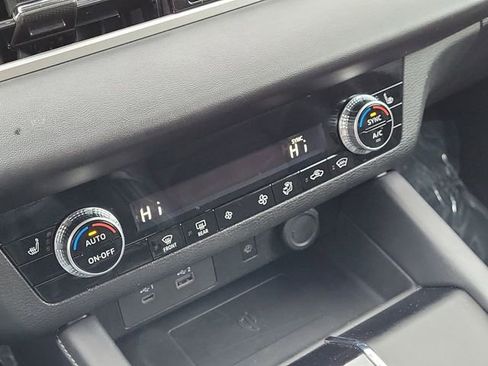 Used 2024 Mitsubishi Outlander SE image 30