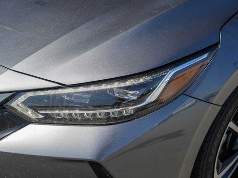 Used 2020 Nissan Sentra SR w/ Premium Package FWD image 2