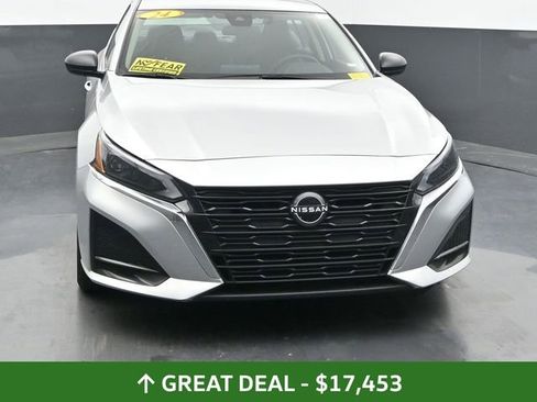 Used 2024 Nissan Altima 2.5 SV image 4