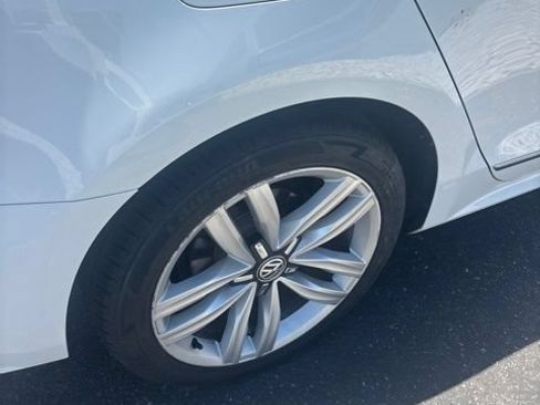 Used 2017 Volkswagen Passat 1.8T SEL Premium FWD image 12