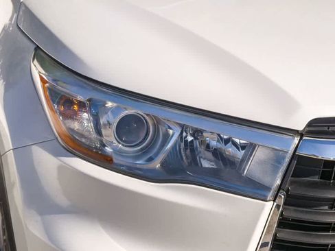 Used 2015 Toyota Highlander XLE image 4