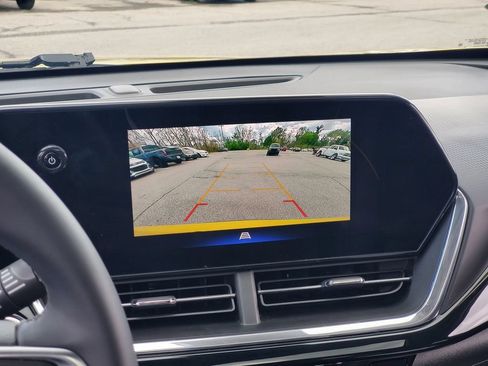 Used 2024 Chevrolet Trax ACTIV w/ Sunroof Package FWD image 26