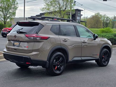 Used 2025 Nissan Rogue SV w/ Rock Creek Premium Package image 5