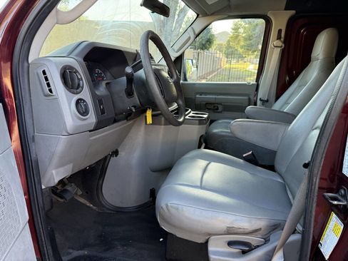 Used 2011 Ford E-150 and Econoline 150 w/ Commercial Cargo Van Pkg RWD image 18