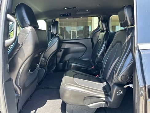 Certified 2025 Chrysler Pacifica Select FWD image 30