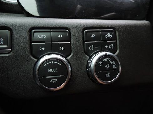 Used 2024 GMC Sierra 3500 SLT w/ SLT Premium Package image 32