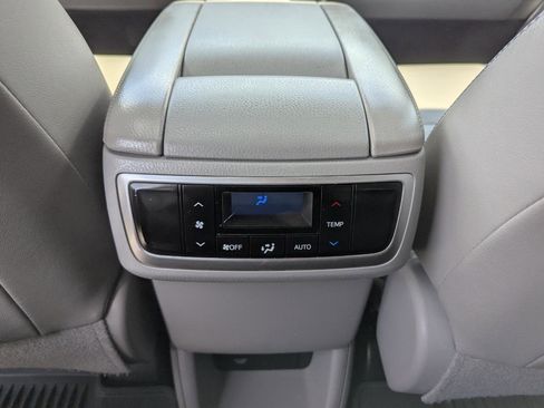 Used 2018 Toyota Highlander XLE AWD/4WD image 43